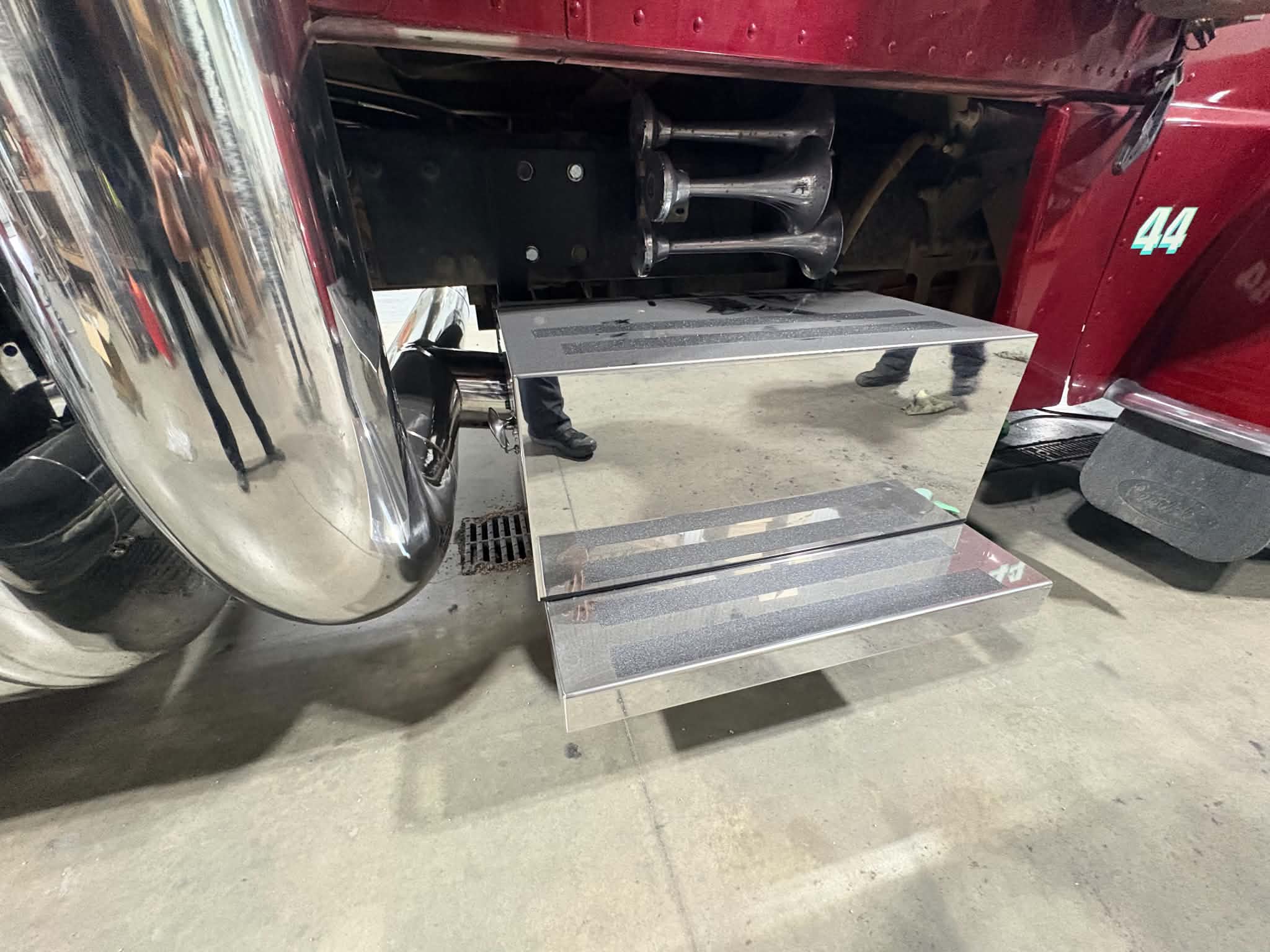 Peterbilt 389 Step Box Conversion Bracket - Image 3